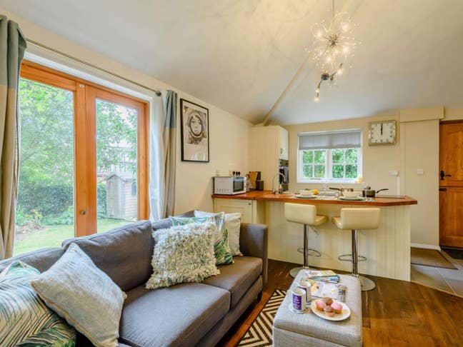 1 bedroom self contained annexe house  Main Photo