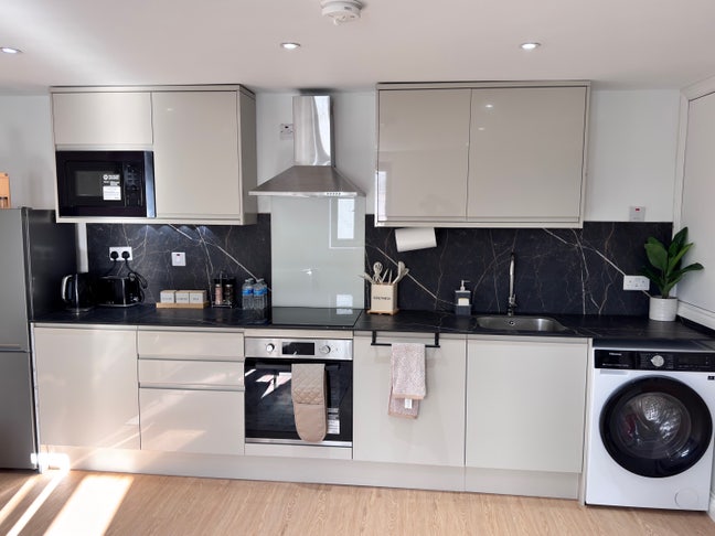 Brand new flat fully furnished & including bills Main Photo