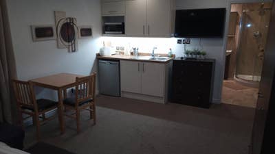 Spacious Double En-Suite Room in Executive House Main Photo