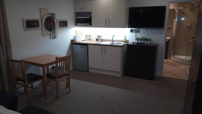 Spacious Double En-Suite Room in Executive House Main Photo