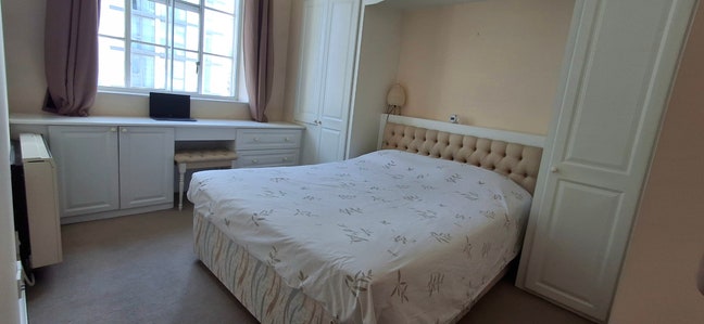 Double room in modern Waterloo flat - Gym and pool Main Photo