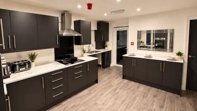 🎁 6 Weeks Rent Free! | Luxury Rooms | Whiston Main Photo