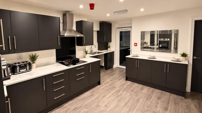 🎁 6 Weeks Rent Free! | Luxury Rooms | Whiston Main Photo