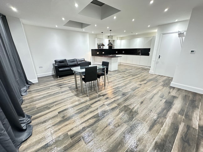 Stunning Ensuite Room Croydon Main Photo
