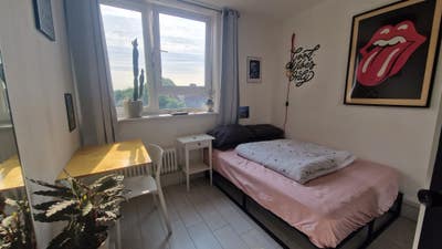 Large Double room in Newly refurbished Maisonette Main Photo
