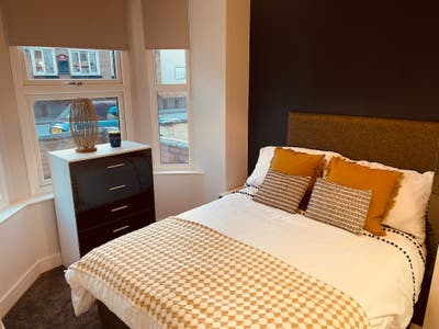 En-suite room Available - Contact Now to View Main Photo