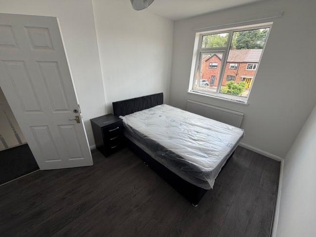 Double room available from 25th October.  Main Photo