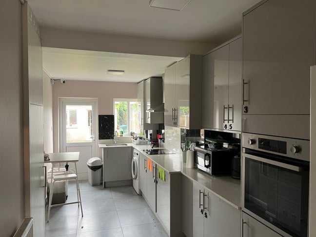 Large Ensuite Double Room, All Bills Included,  Main Photo