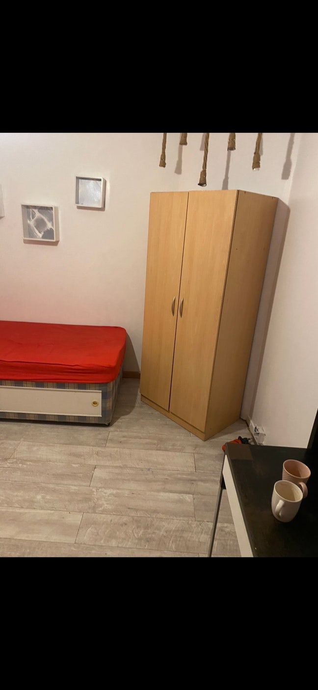 Furnished Single Room  Main Photo