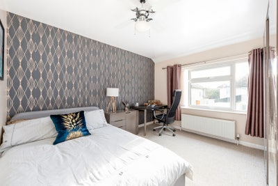 Large ensuite room nr hospital/train station Main Photo