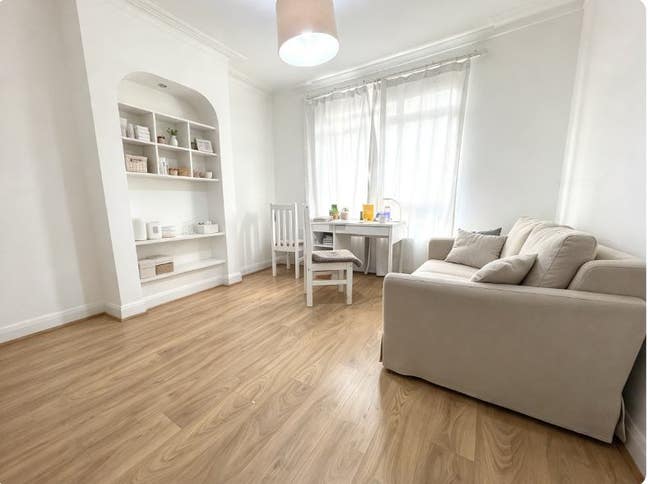 Lovely newly refurbished House with garden Main Photo