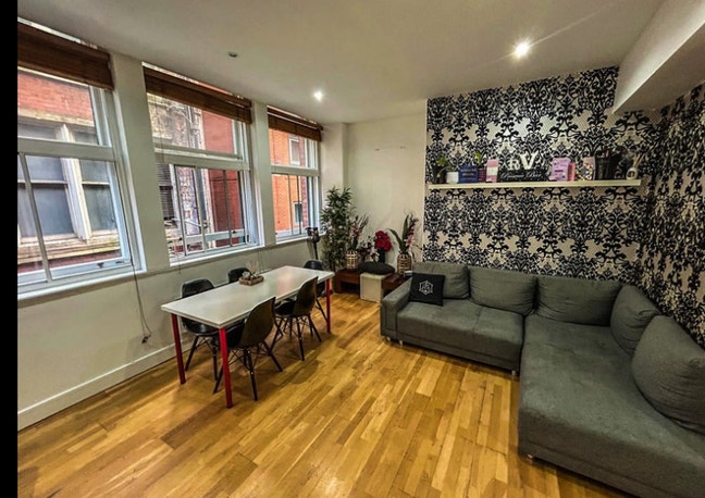 1 double room in central Manchester  Main Photo