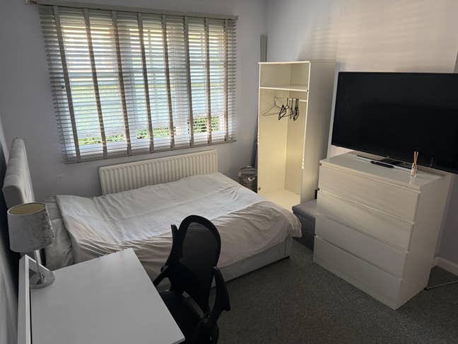 Nice Double Room - East Acton (all bills included) Main Photo