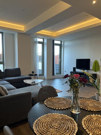 Room available in 3bed flat Trent Waterside Main Photo