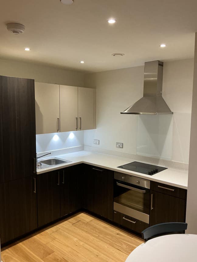 🏡 Furnished Room in Modern 2-Bed Apartment – Salf Main Photo