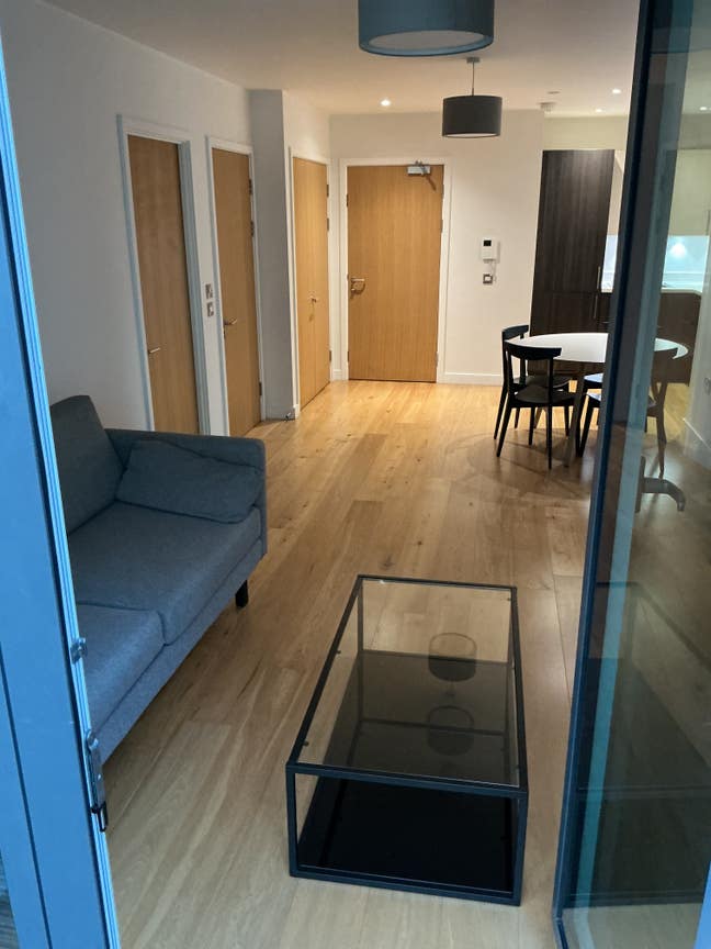 🏡 Furnished Room in Modern 2-Bed Apartment – Salf Main Photo