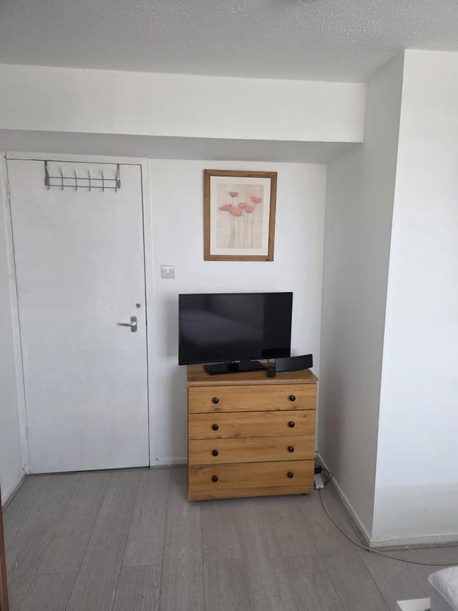 Furnished and comfortable room Main Photo
