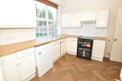 Spacious Detached 5-Bedroom House | HMO  Main Photo