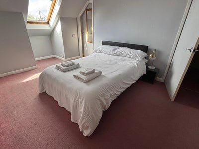 Double bedroom with private bathroom available Main Photo