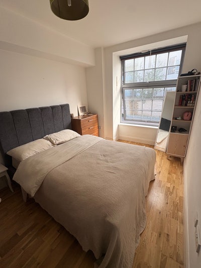 Large sunlit room on Holloway Road  Main Photo