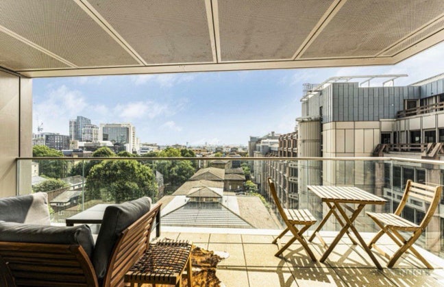 Looking for a Flatmate – Luxury Development Main Photo