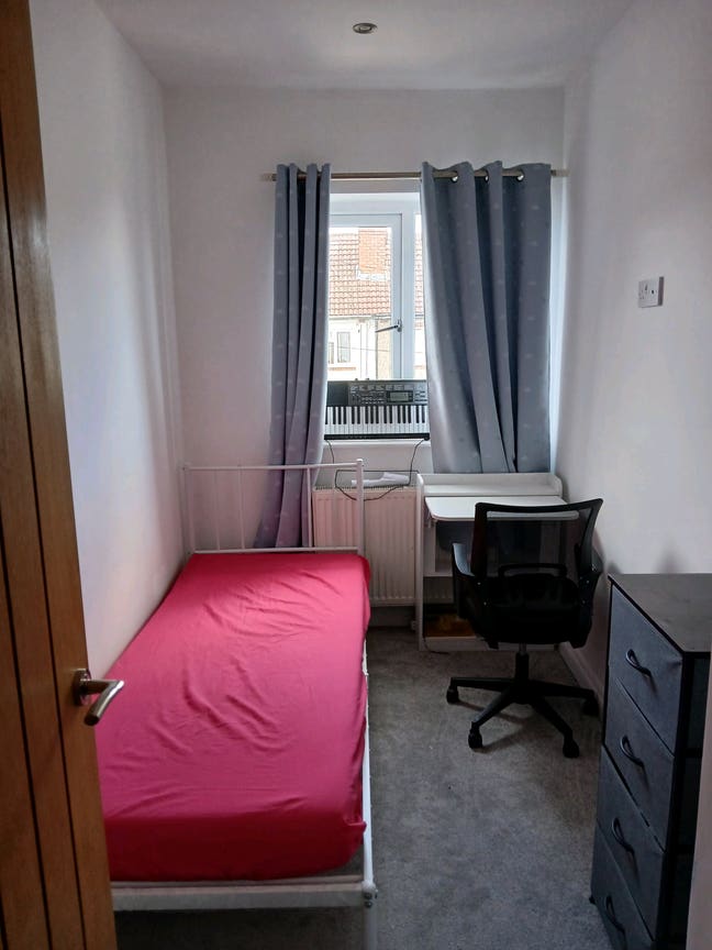 Cosy,Compact, Fully Furnished Single Room to Rent Main Photo
