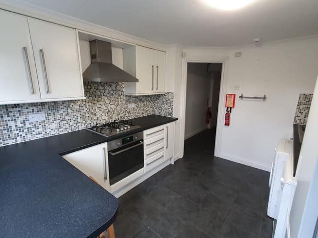 1-Bedroom Large Lower Ground Flat For Rent  Main Photo