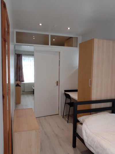 Budget Friendly Ensuite Room - Near Tube Station  Main Photo