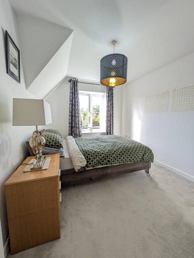Modern double, private bathroom - bills included!  Main Photo