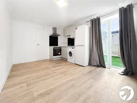 Studio flat Available  Main Photo