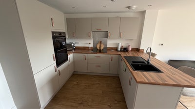 Spacious En-Suite Large Double Room - &pound;800 pcm Main Photo