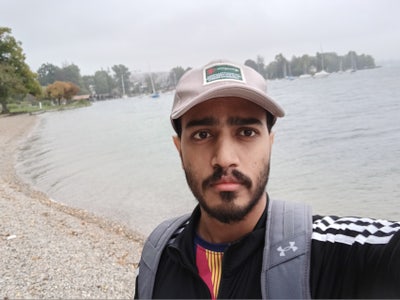 I am a professional male aged 25. I am lookin... Main Photo