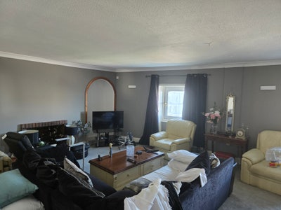 Double bedroom in flat Main Photo