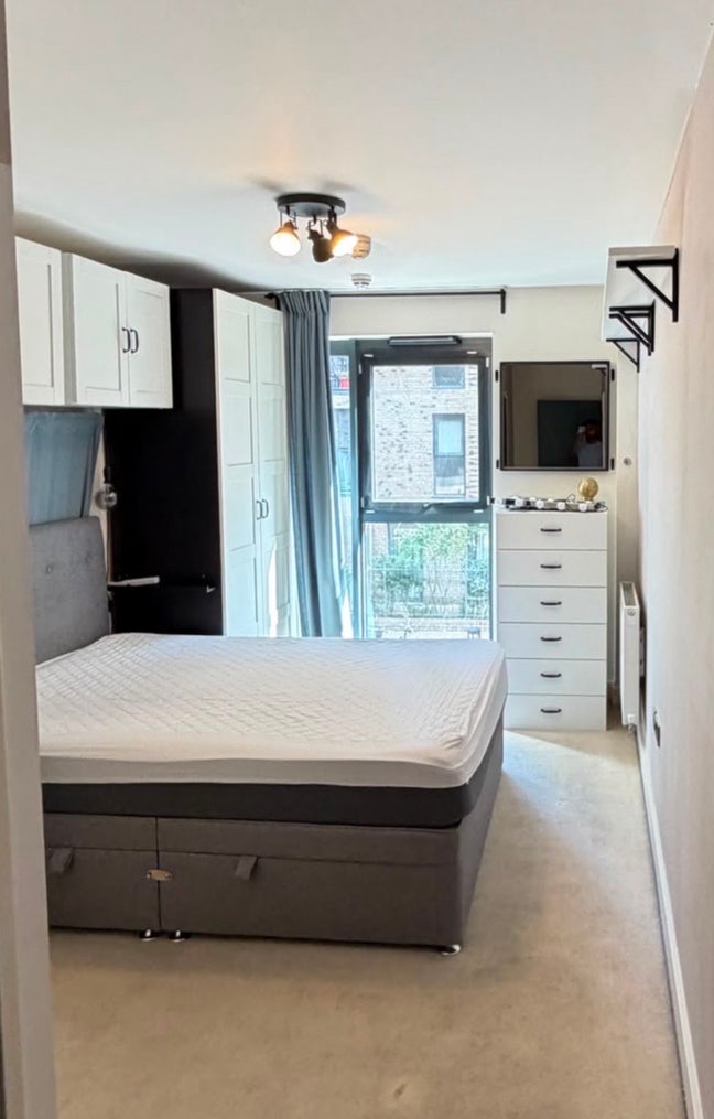 Stunning double bed room - balcony flat, 1350pcm Main Photo