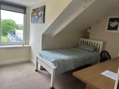 Student rooms  &pound;90.00-&pound;121.50 p/wk  close  to  STC Main Photo