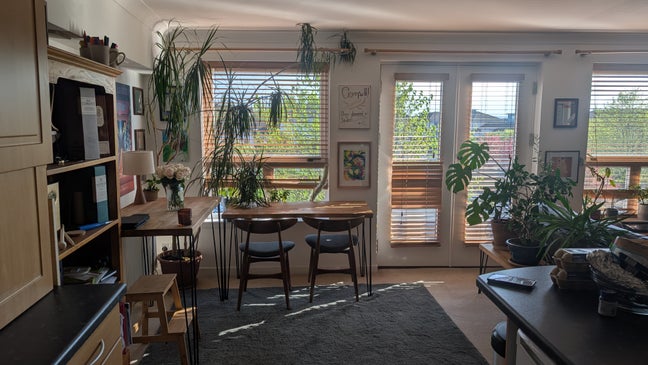 Double room with en-suite in peaceful flat Main Photo