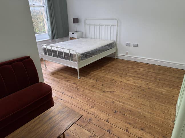 Double En-Suite Room in East Park Parade Main Photo
