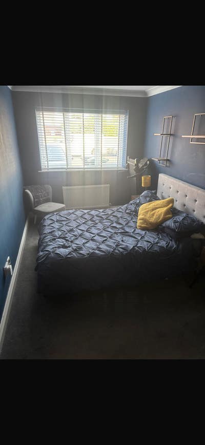 Double room located downstairs in family home   Main Photo