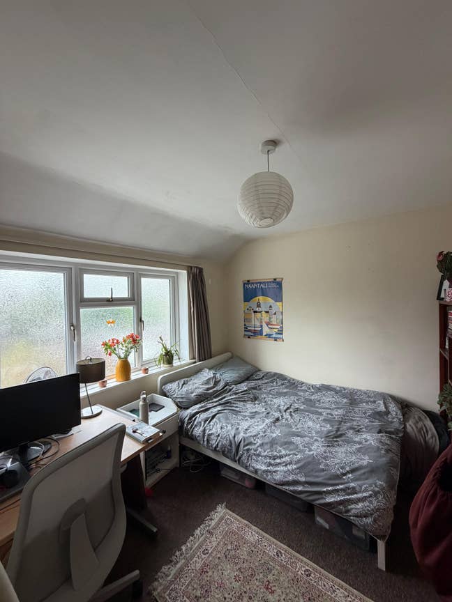 Double-bed room available for 1st December Main Photo