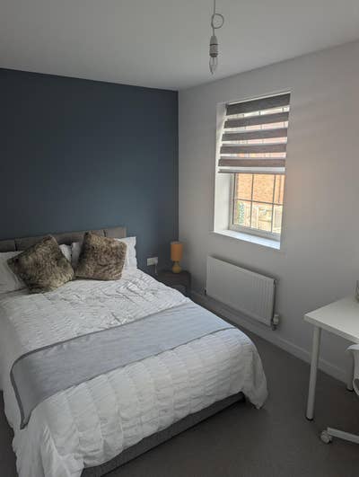 Great  double room 5 mins from Gatwick Main Photo