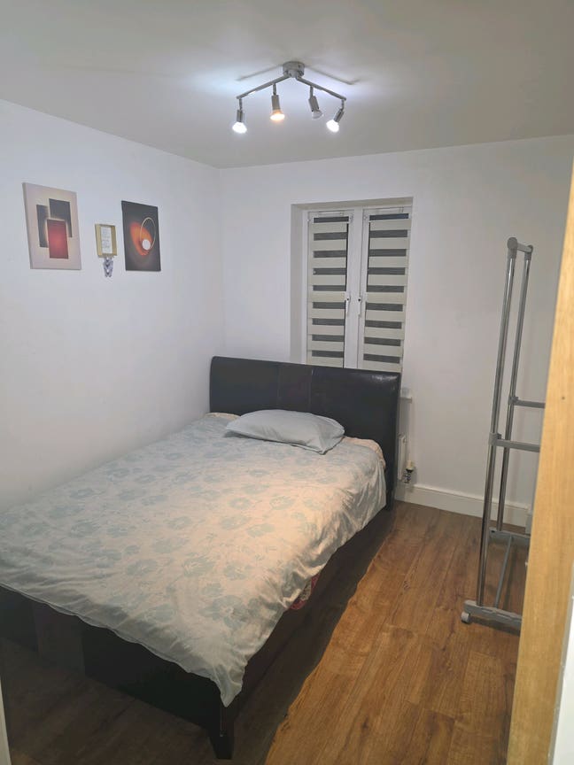 Double bedroom with own bathroom and toilet  for r Main Photo
