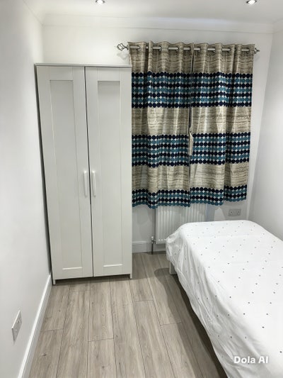 Lovely room in clean home bushey/watford -&pound;600pcm Main Photo