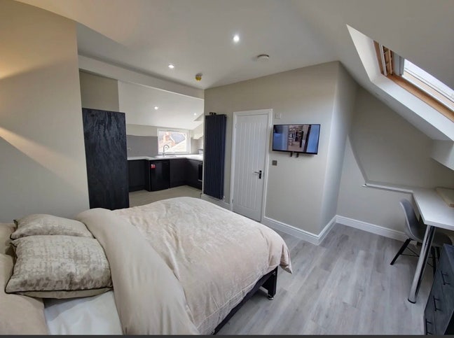 🏡 Newly Refurbished High-End Six-Bedrooms  Main Photo