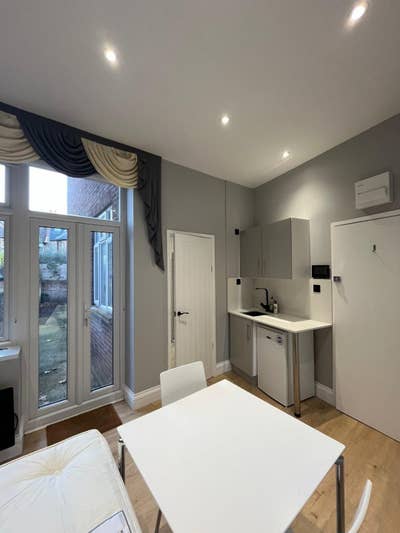 Parsons Green SW6, Studio with Large Patio,Nr Tube Main Photo