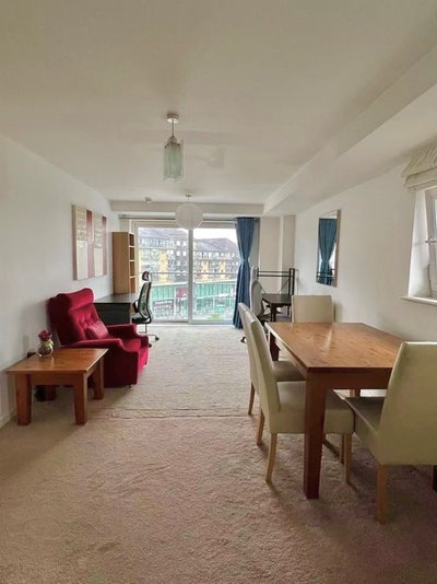 Bright & Spacious 2 bedroom flat with en-suite  Main Photo