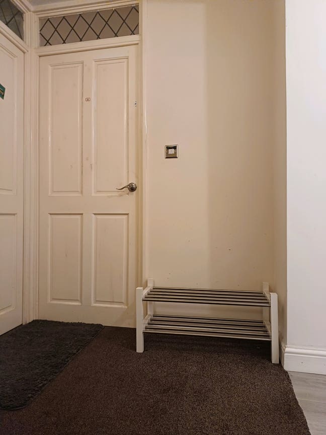 Spacious double room to share near city centre  Main Photo