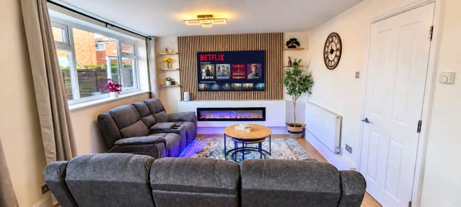 Luxury Furnished 3-Bedroom House – Bills Included  Main Photo