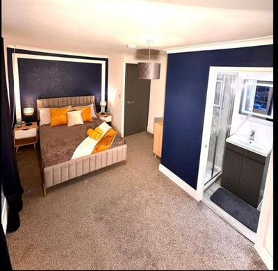 Modern newly refurbished property  Main Photo