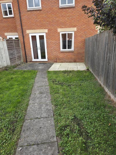 Double Rm to Rent (small dbl for less &pound; available) Main Photo