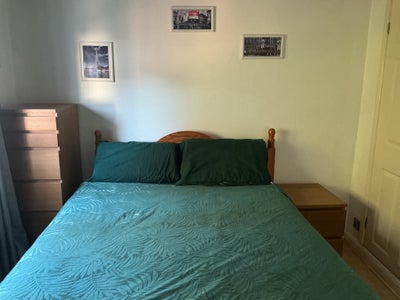 Double room own bathroom bills included  Main Photo